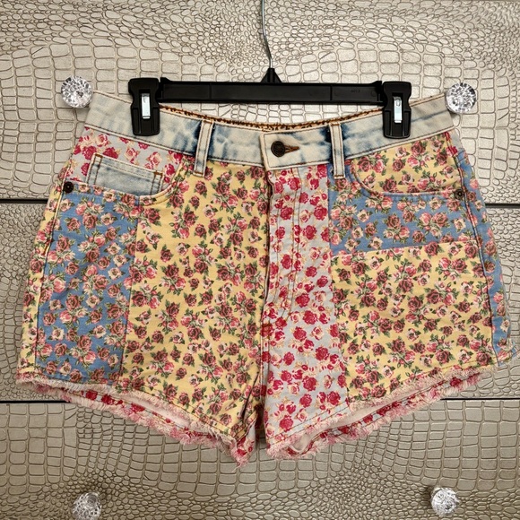 Anthropologie X Farm Rio High-Rise Patchwork Denim Shorts Floral Size 29 - Picture 2 of 12